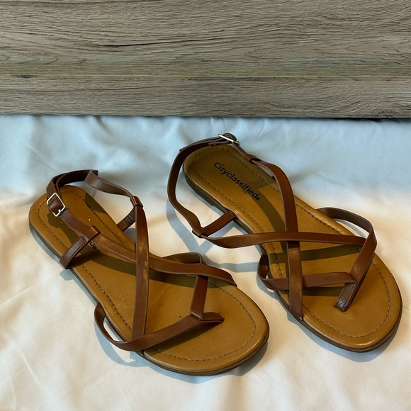 Tilly’s brown Sandals - Picture 1 of 2